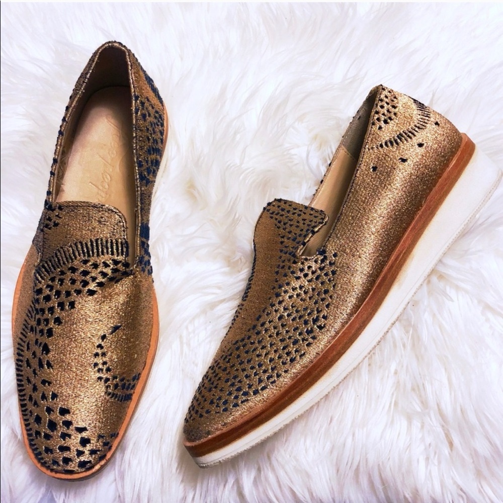 Free People Snake Eyes Gold Metallic Loafers 🐍